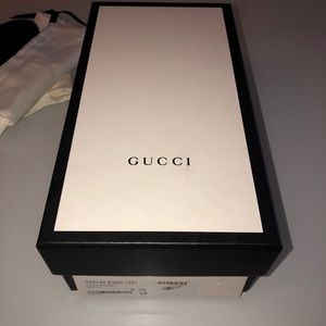 ALL BLACK GUCCI SLIDES😍